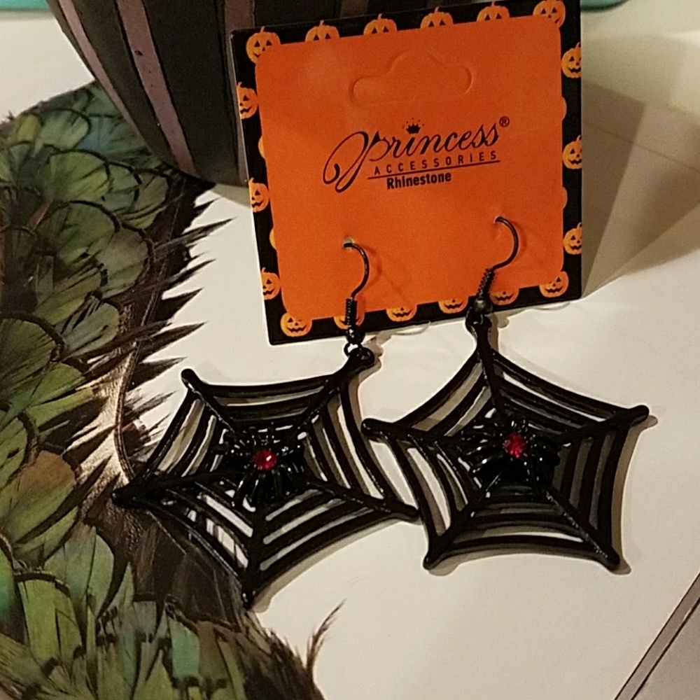 Spiderweb Earrings New on card